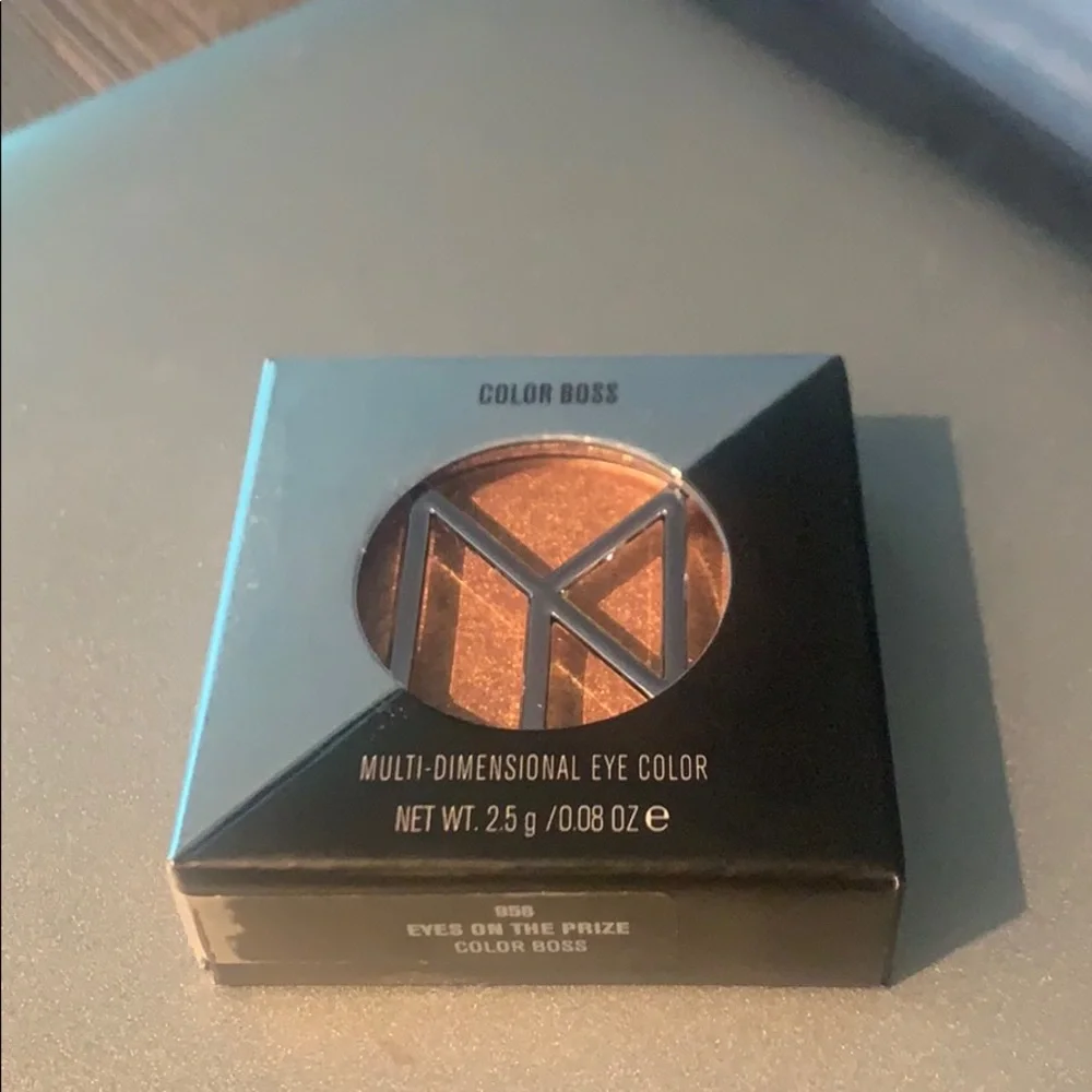 5/$25 IL MAKIAGE multi dimensional eyeshadow